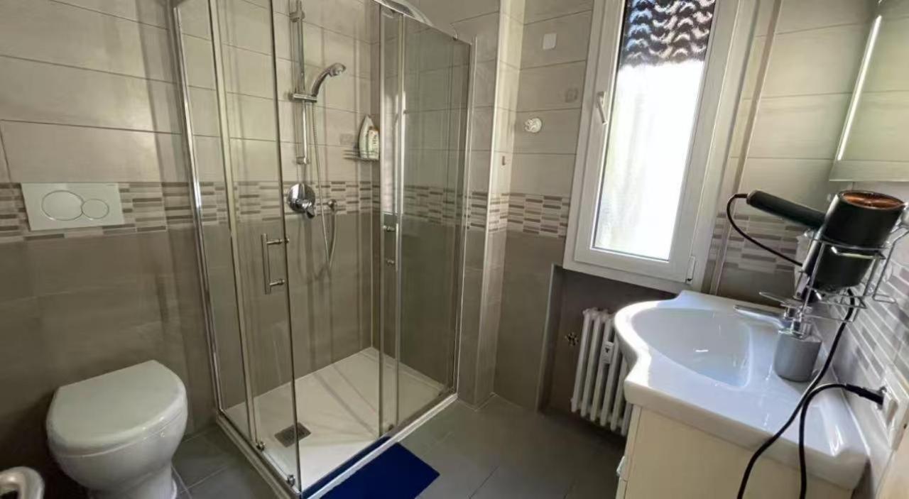 Hua Xia Room3 *